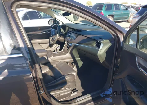 2017 Cadillac Xt5 Luxury z USA, uszkodzony, nr VIN 1GYKNBRSXHZ111246